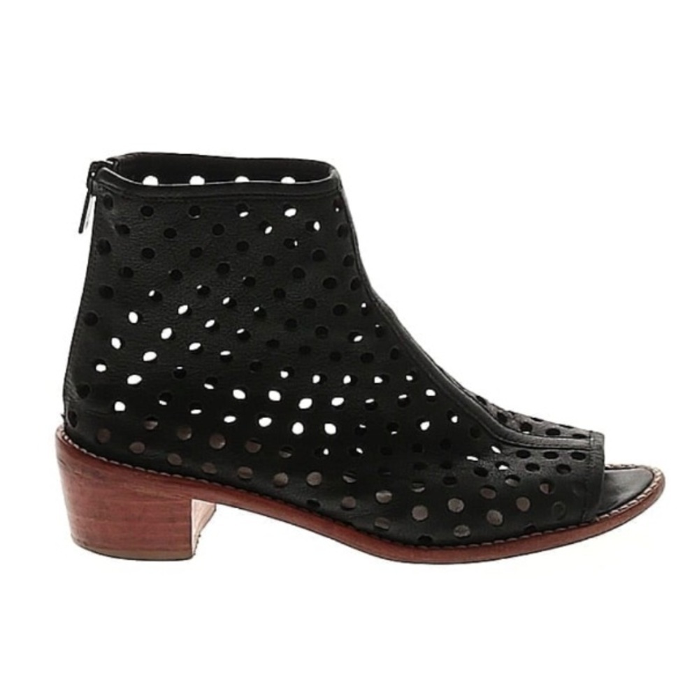 Loeffler Randall booties size 6 excellent condition